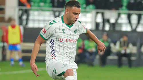Konyaspor’un yeni transferi Deniz Türüç, kilolarıyla dikkat çekti