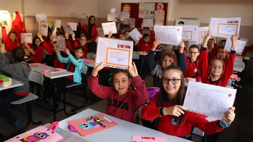 Karneler değişiyor: Öğrenciler için anne babaya rapor verilecek