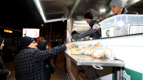 Konya'da belediyenin sıcak çorba geleneği devam ediyor