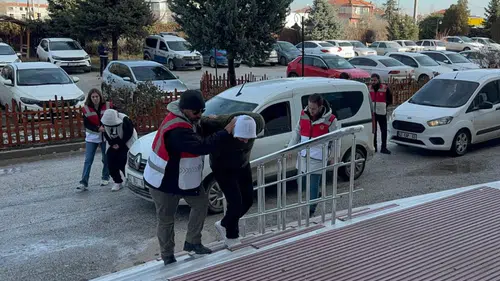 Konya'da gasp şüphelileri önce kameraya ardından polise yakalandı