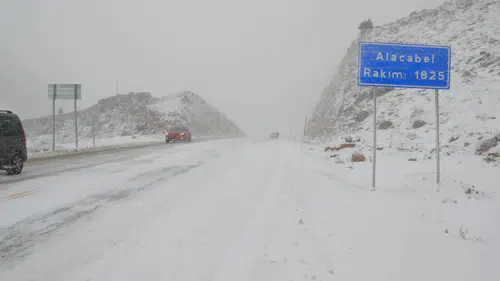 1825 metre rakımlı Alacabel'de durum giderek ağırlaşıyor