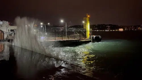 İstanbul'da Lodos adeta kenti esir aldı