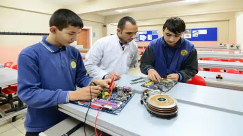 Konya'daki meslek lisesi mezunları: Her mezuna 1 milyon 500 bin lira ödeme