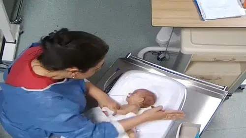 5 günlük Deniz bebeğin dramı: Hemşire şiddeti sonucu engelli kaldı