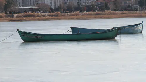 Konya'da şiddetli soğuklar: Ülkenin en büyülerinden Beyşehir Gölü dondu