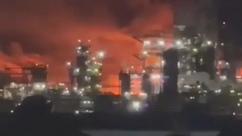 İzmit rafinerisinde patlama! Bölgeye çok sayıda itfaiye sevk edildi