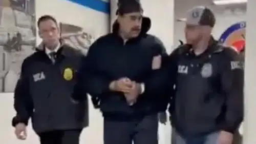 Ayağında terlikle böyle görüntülendi: Maduro ABD'de gözaltında