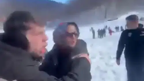 Tartışma kavgaya döndü: Baba, çocuklarının yanında darp edildi