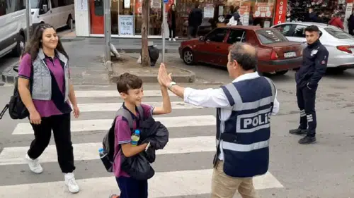 Okul polisi mi geliyor: Devamsızlık yapan öğrenciler için yeni yöntem