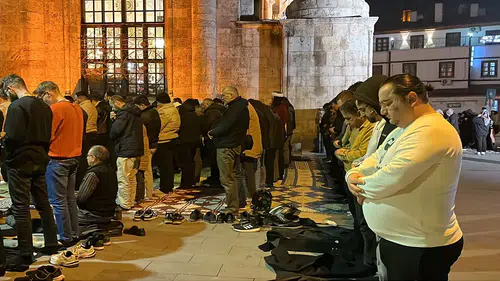 Konya'da Miraç Kandili: Vatandaş camilere akın etti