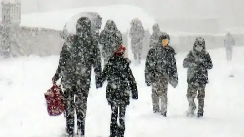 O illerde okullar tatil edildi: Şiddetli fırtına ve kar yağışı etkili oluyor