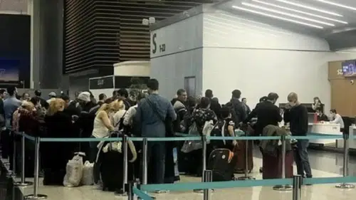 İran'dan Türkiye'ye göç mü başladı: İranlı yolcular bilet ofislerinde yoğunluk oluşturdu