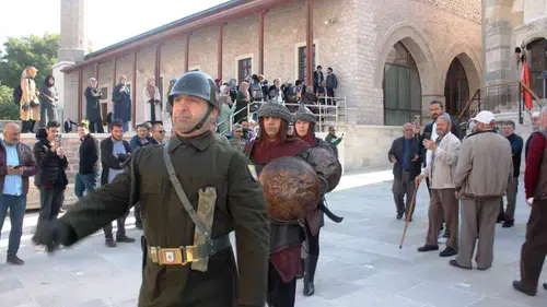 Konya'nın Sultanlar Türbesi'nde nöbet değişti: 800 yıldır ayakta