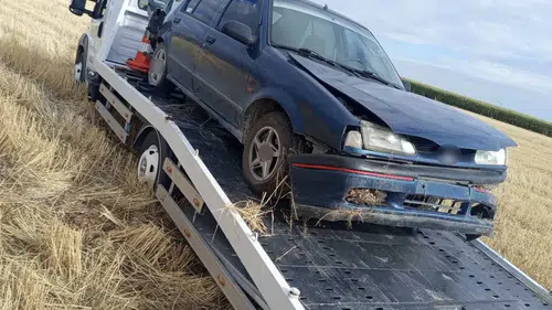 Konya'da kontrolden çıkan otomobil şarampole devrildi: 2 yaralı