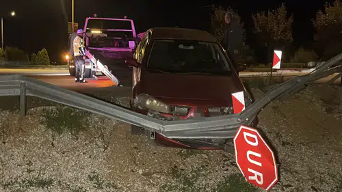 Konya Yolu'nda bariyerlere çarpan araca 46 bin lira ceza