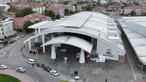 Konya'nın balık hali artık daha konforlu: Kuş engelleyici sistem devrede