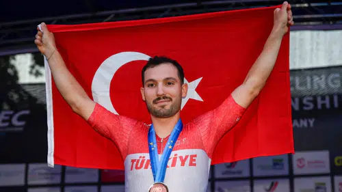 Konyalı milli bisikletçi dünya sıralamasında zirveye çıktı