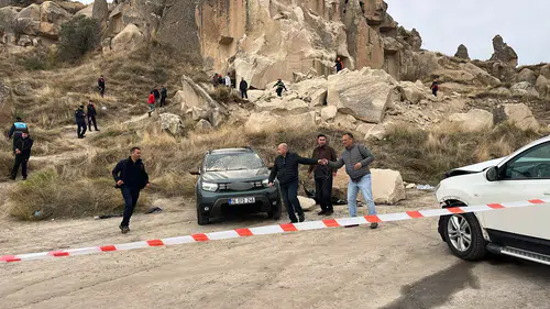Korkulan oldu!  Kapadokya'da peribacası yıkıldı: Ölü ve yaralılar var
