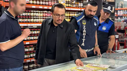 Markette tepki çeken uygulama: Müşterilerin çantası bantlanıp dolaba konuluyor