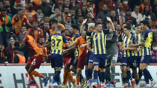 Galatasaray, Fenerbahçe'yi Osimhen ile devirdi