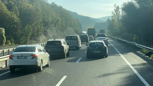 Dev kanatlar böyle taşınıyor: Trafik durduruldu