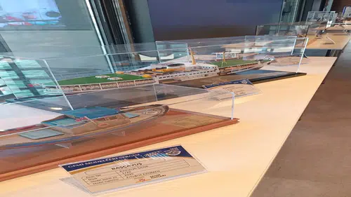İstanbul'da sıra dışı sergi: Gemiler, vapurlar, tekneler karaya çıktı