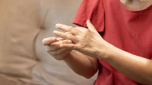 Elleriniz ağrıyor mu: Bakın neyin habercisi