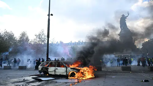 Fransa'da ateşli protestolar: Ordu devreye girdi