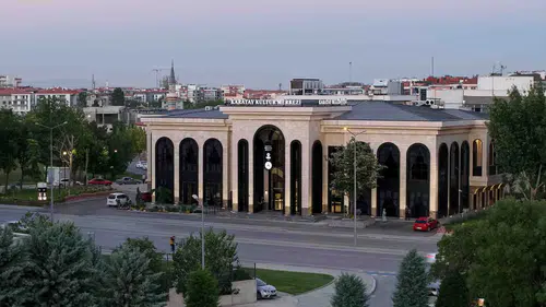 Konya'nın hayatları güzelleştiren binası: Şehir hayatına değer katıyor