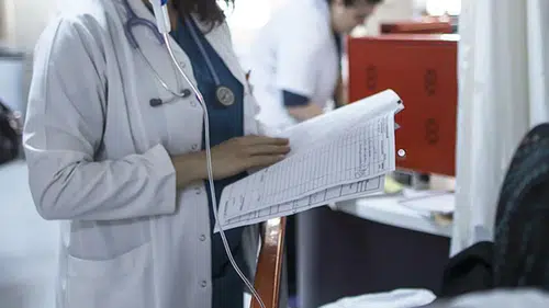 25 bin 955'i uzman doktor: 31 bin 54 sağlık personeli alınacak