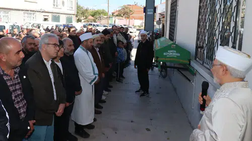 Konya'da vefat eden müezzinin cenaze namazını hafız oğlu kıldırdı