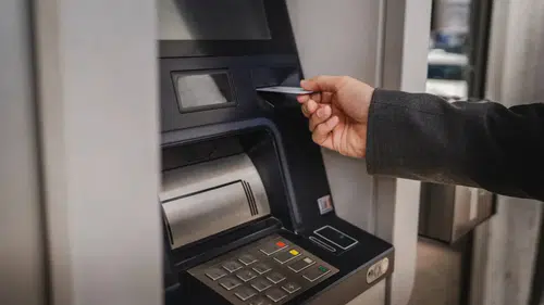 17 yıl işe gitmeden 13 milyon lira maaş alan öğretmen yakayı ele verdi