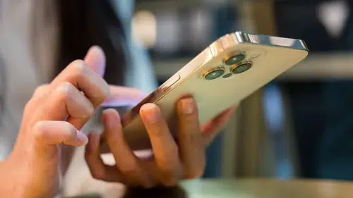 Akıllı telefonlar konuştuklarımızı dinliyor mu: Yapay zekâ bizi takip ediyor