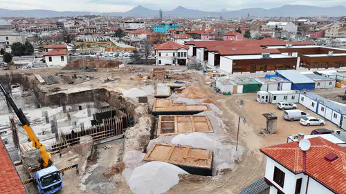 Konya'da tescilli yapılar ihya ediliyor: Türbe arkasında tarihi dönüşüm