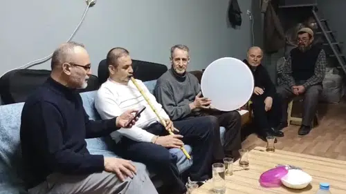 Konya'da meşhur oturak gecelerinde ilahi dönemi: Ney şovu mest etti