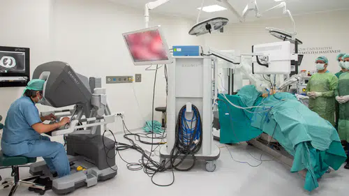 Selçuk'ta bir ilk: Göğüs Cerrahisinde Robotik Cerrahi uygulandı