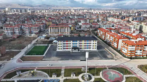 Konya'daki 8 okul FIFA standardına yükseldi: Yeşil sahalar hazır