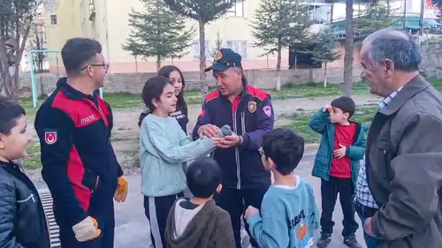İtfaiyeden güvercin operasyonu: En çok çocuklar mutlu oldu