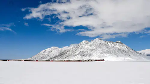Masalsı görüntü: Van Gölü Ekspresi'nin Kirkor Dağlı manzarası