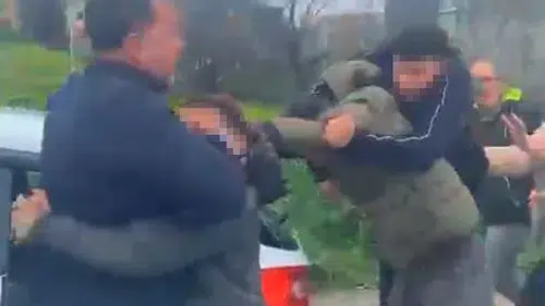 Direksiyon sınavını geçemedi: Babası ile birlikte eğitmene saldırdı