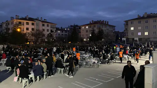 Mehmet Hanife Yapıcı Anadolu Lisesi’nde iftar geleneği sürüyor