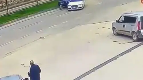 Görüntü olmasa kimse inanmaz: Kamera o kaza anını böyle kaydetti