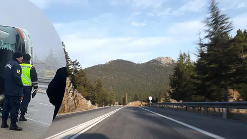 Konya'nın meşhur yolunda facia! Otobüs devrildi çok sayıda yaralı var