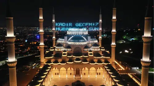Kadir gecesi nasıl ihya edilir, hangi dua yapılır: Bin aydan hayırlı bu gece