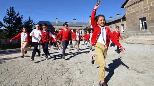 Zil yarın 18 milyon öğrenci için 2. ara tatil amacıyla çalacak