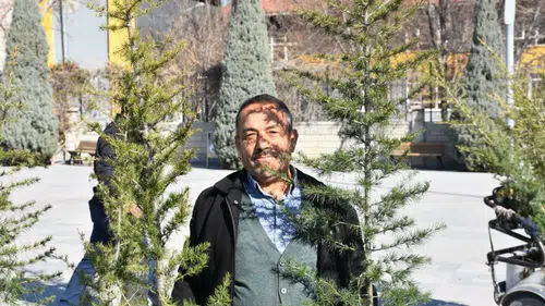 Karapınar’da yeşil seferberlik: 1 saatte 4 bin fidan dağıtıldı