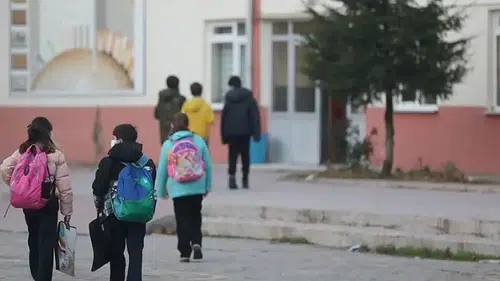 Okullarda ikinci ara tatil sonrası ilk ders zili çaldı