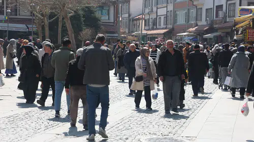 Konya'da adım atılacak yer kalmadı: Bayram alışveriş başladı