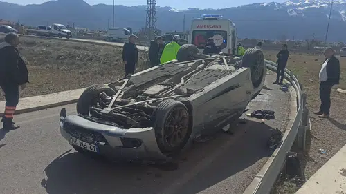 Konya’da kontrolden çıkan otomobil takla attı: 4 yaralı