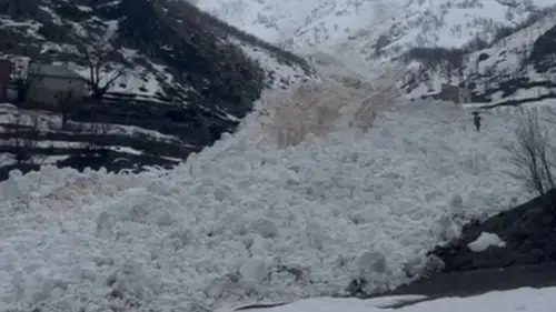 Çığ paniği: Köy halkı faciadan döndü